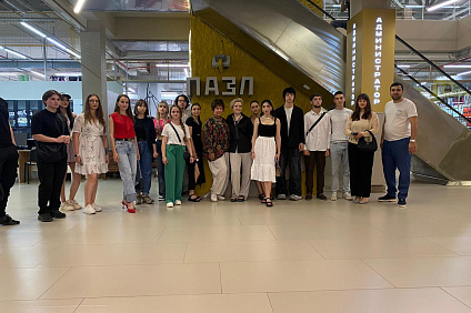 Студенты и преподаватели Школы дизайна посетили арт-кластер «ПАЗЛ»